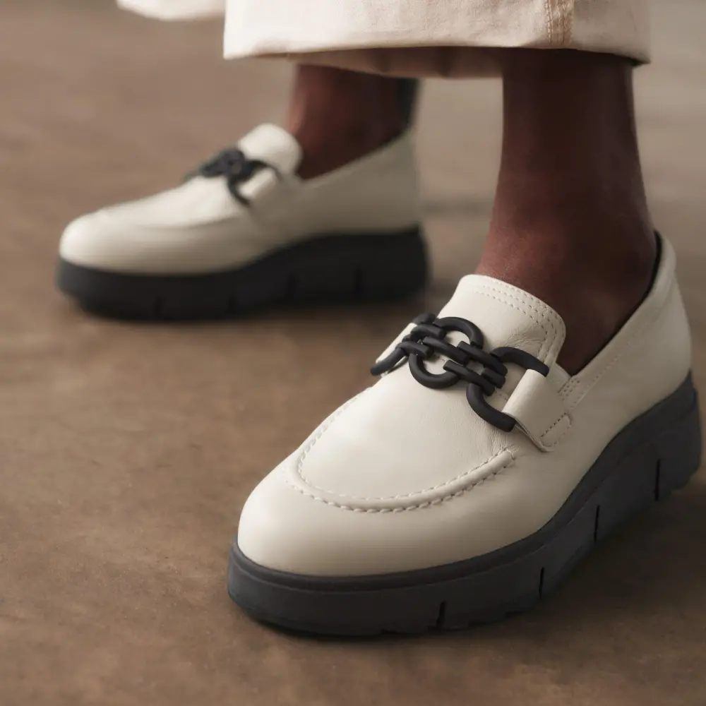 Damen-Loafer Loriini Izzy aus cremefarbenem Leder online